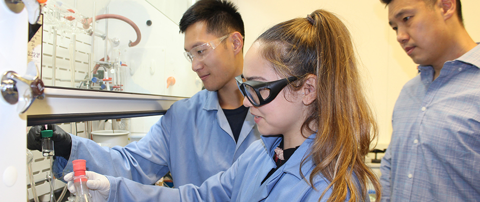 Professor Jefferson Chan with students in lab